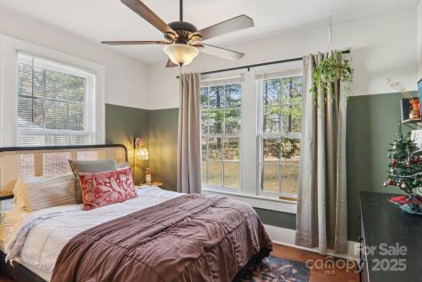 136 Half Circle Lane Hendersonville NC 28791