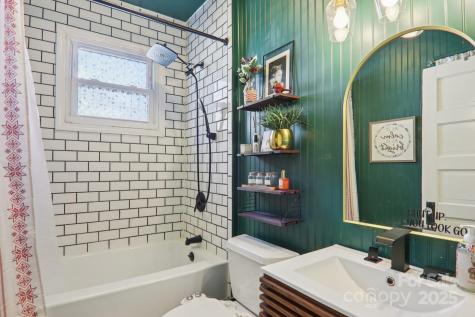 136 Half Circle Lane Hendersonville NC 28791