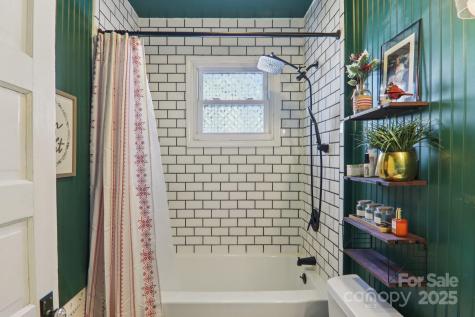 136 Half Circle Lane Hendersonville NC 28791