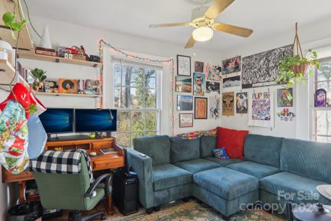 136 Half Circle Lane Hendersonville NC 28791