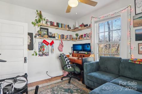 136 Half Circle Lane Hendersonville NC 28791