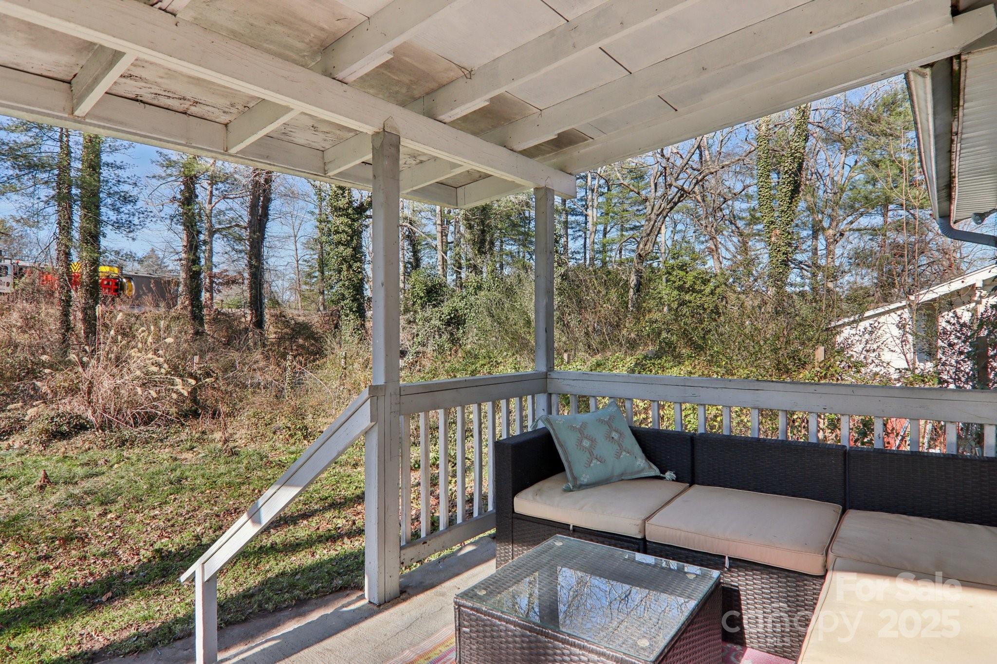 136 Half Circle Lane Hendersonville NC 28791