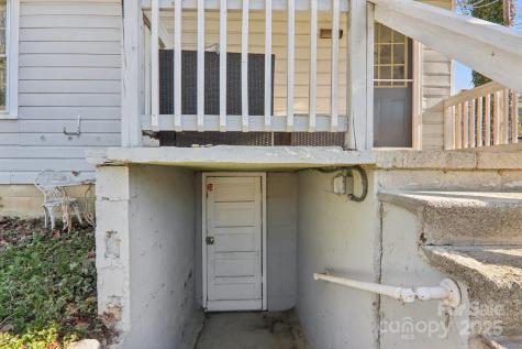 136 Half Circle Lane Hendersonville NC 28791