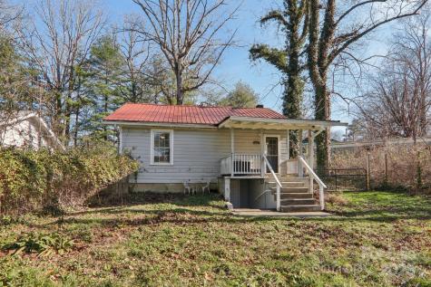 136 Half Circle Lane Hendersonville NC 28791