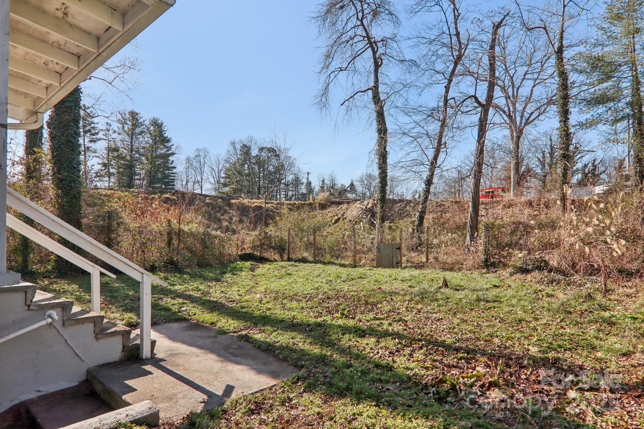 136 Half Circle Lane Hendersonville NC 28791