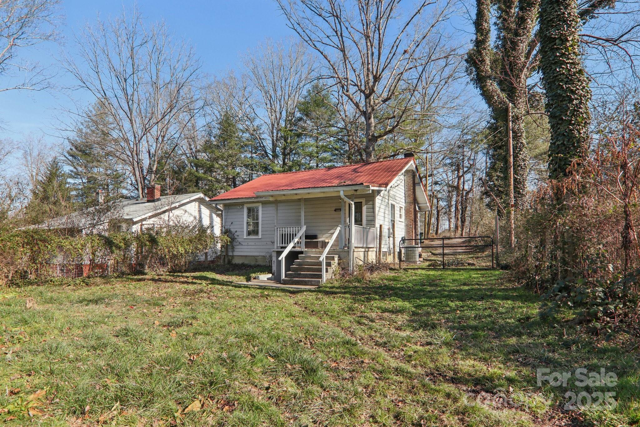 136 Half Circle Lane Hendersonville NC 28791