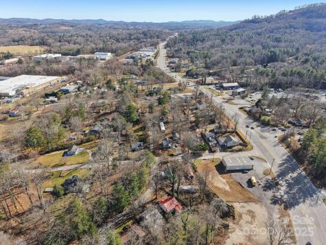 136 Half Circle Lane Hendersonville NC 28791