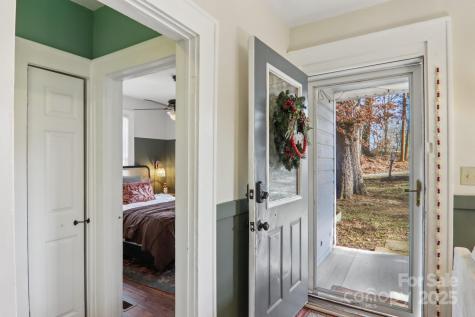 136 Half Circle Lane Hendersonville NC 28791