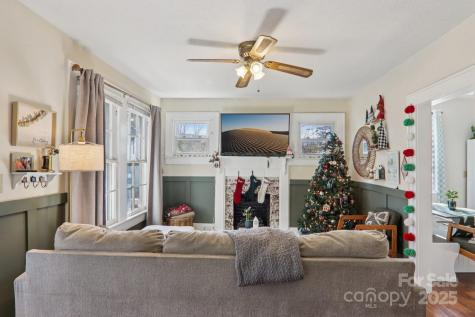 136 Half Circle Lane Hendersonville NC 28791