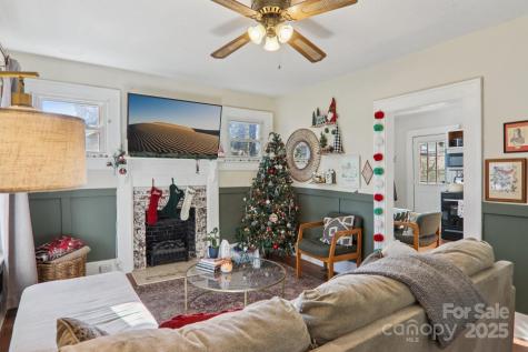 136 Half Circle Lane Hendersonville NC 28791