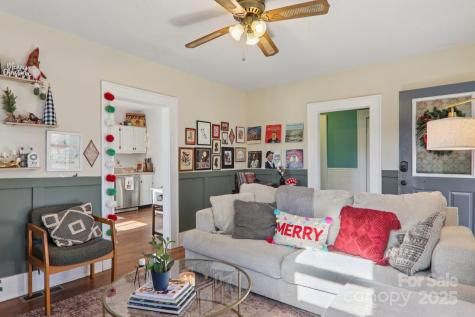 136 Half Circle Lane Hendersonville NC 28791