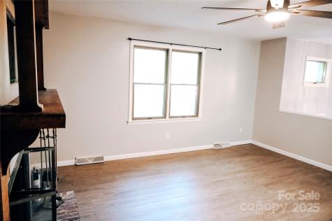 7 Windy Hollow Road Asheville NC 28806