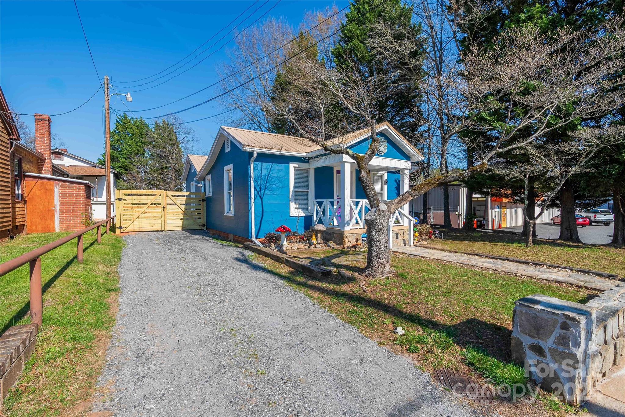 29 10th Street SE Hickory NC 28602