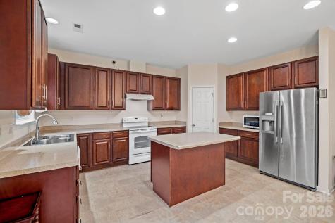 2 Breyerton Court Asheville NC 28804
