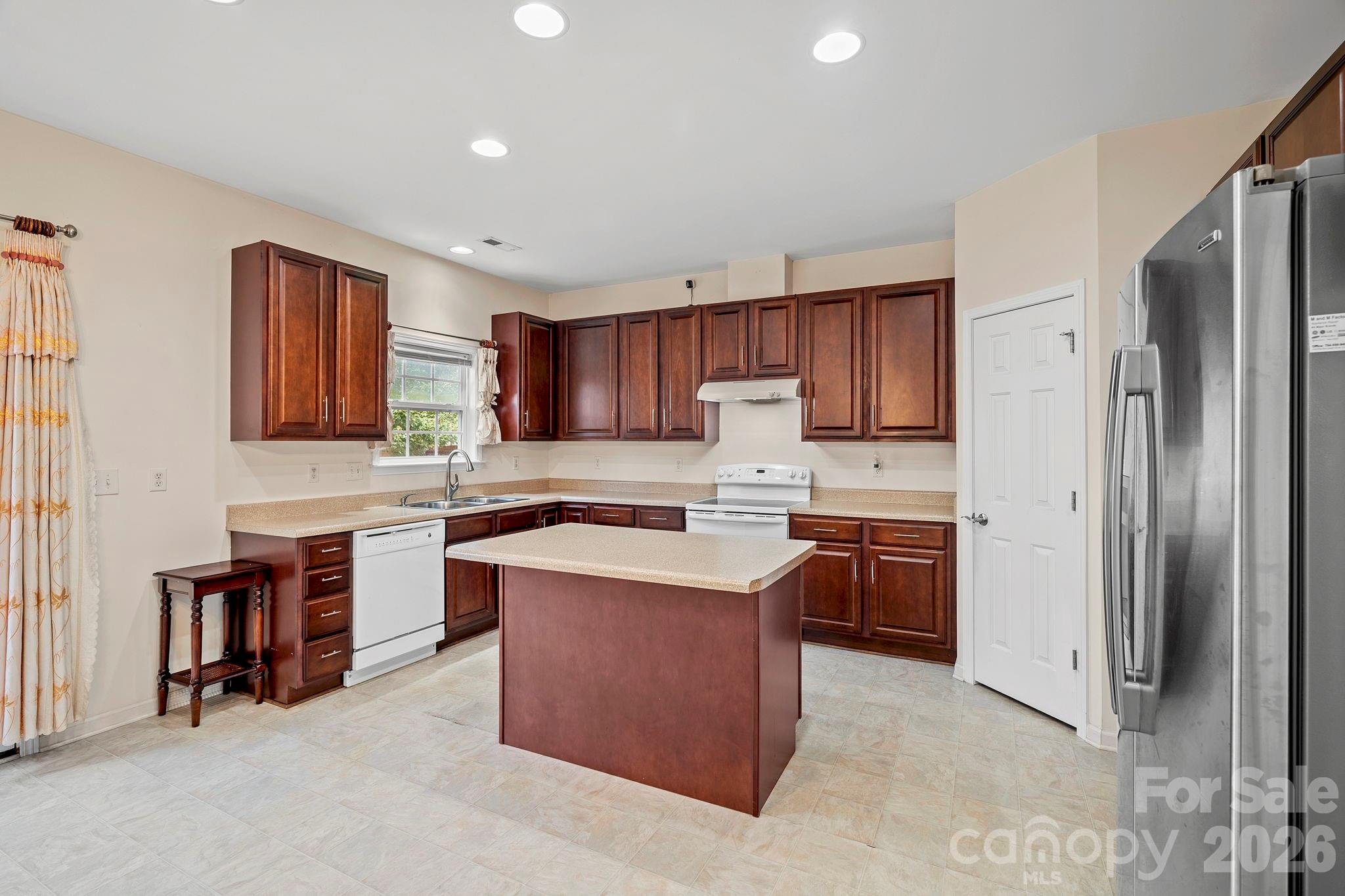 2 Breyerton Court Asheville NC 28804