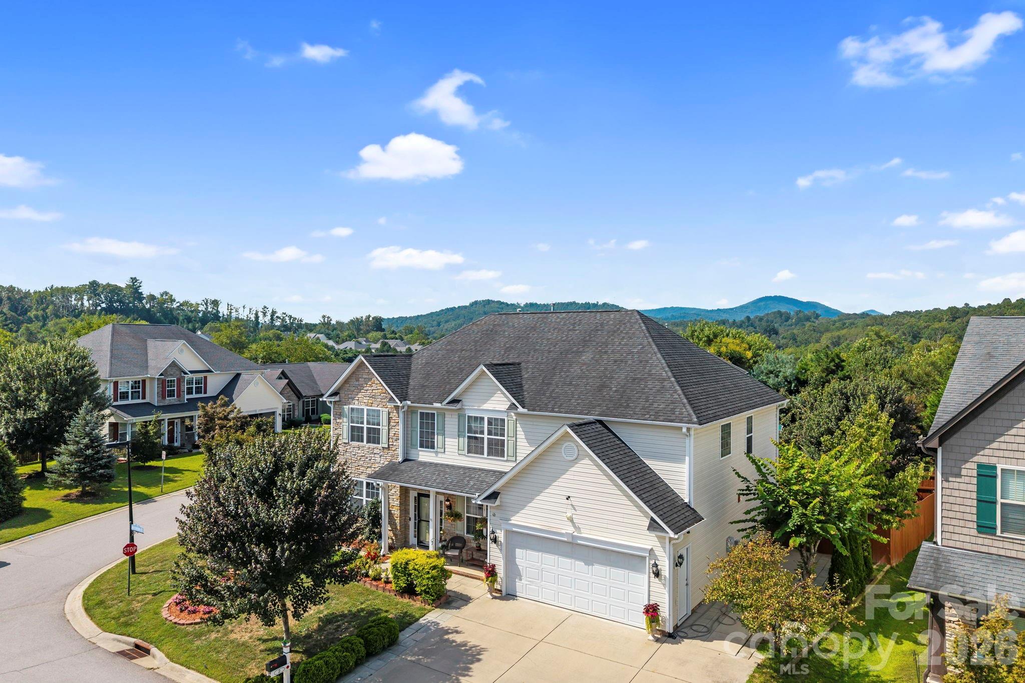 2 Breyerton Court Asheville NC 28804