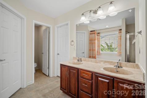 2 Breyerton Court Asheville NC 28804