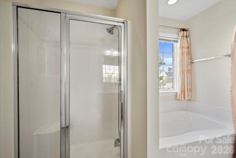 2 Breyerton Court Asheville NC 28804