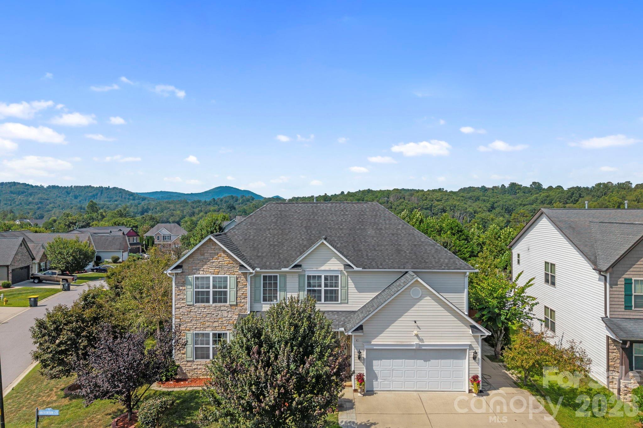 2 Breyerton Court Asheville NC 28804