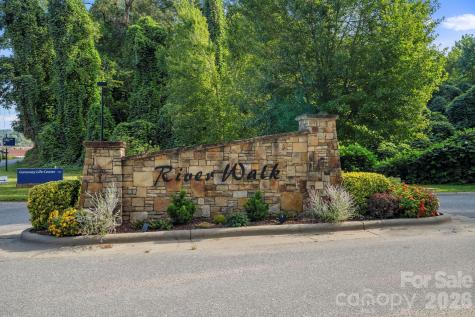 2 Breyerton Court Asheville NC 28804