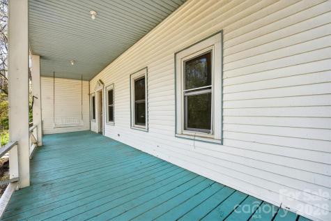 105 Poplar Street Saluda NC 28773