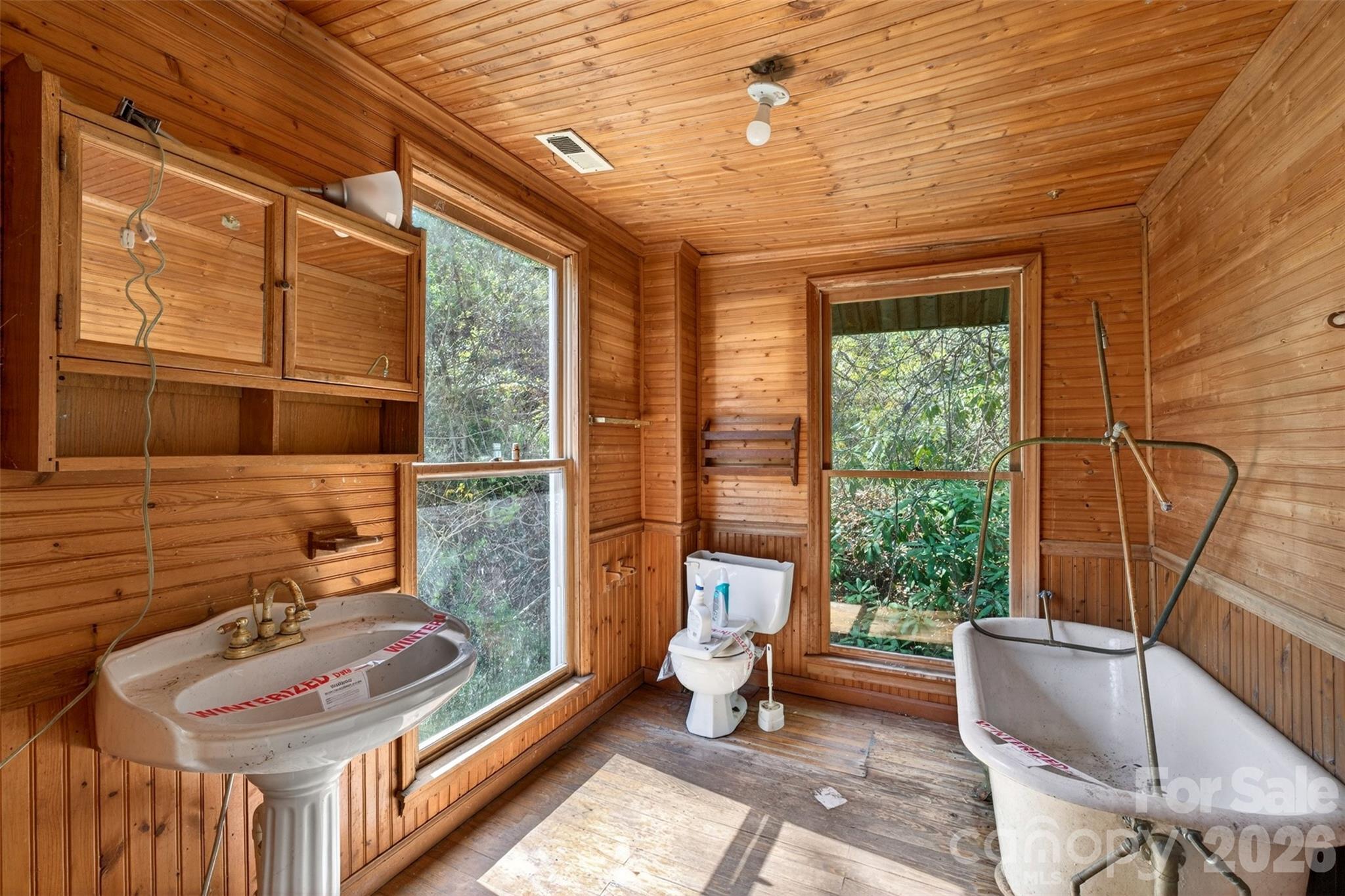 105 Poplar Street Saluda NC 28773