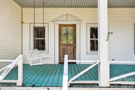 105 Poplar Street Saluda NC 28773