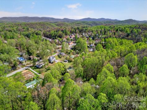 105 Poplar Street Saluda NC 28773