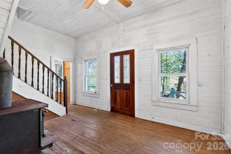 105 Poplar Street Saluda NC 28773