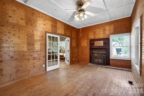 105 Poplar Street Saluda NC 28773