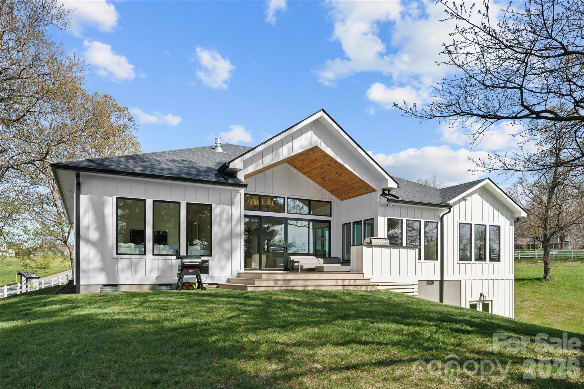 503 Nesbitt Drive Mills River NC 28759