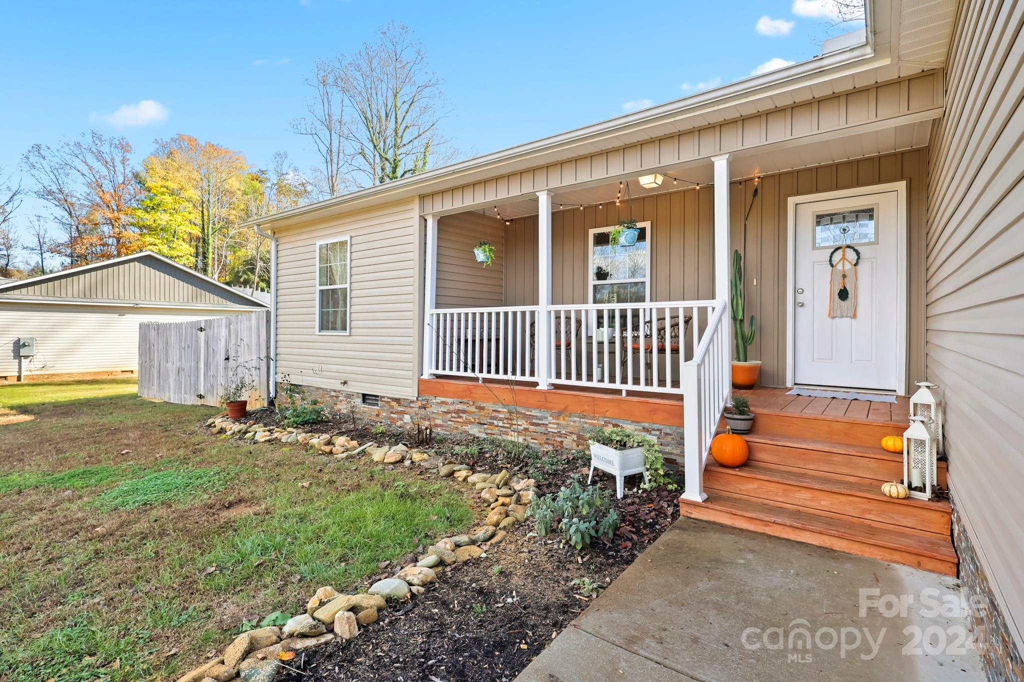 909 Woodbine Place NE Lenoir NC 28645