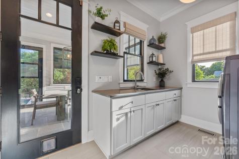 351 Delburg Street Davidson NC 28036
