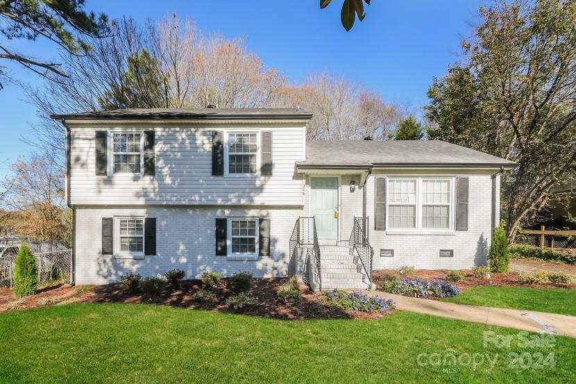 318 Huntsmoor Drive Charlotte NC 28217