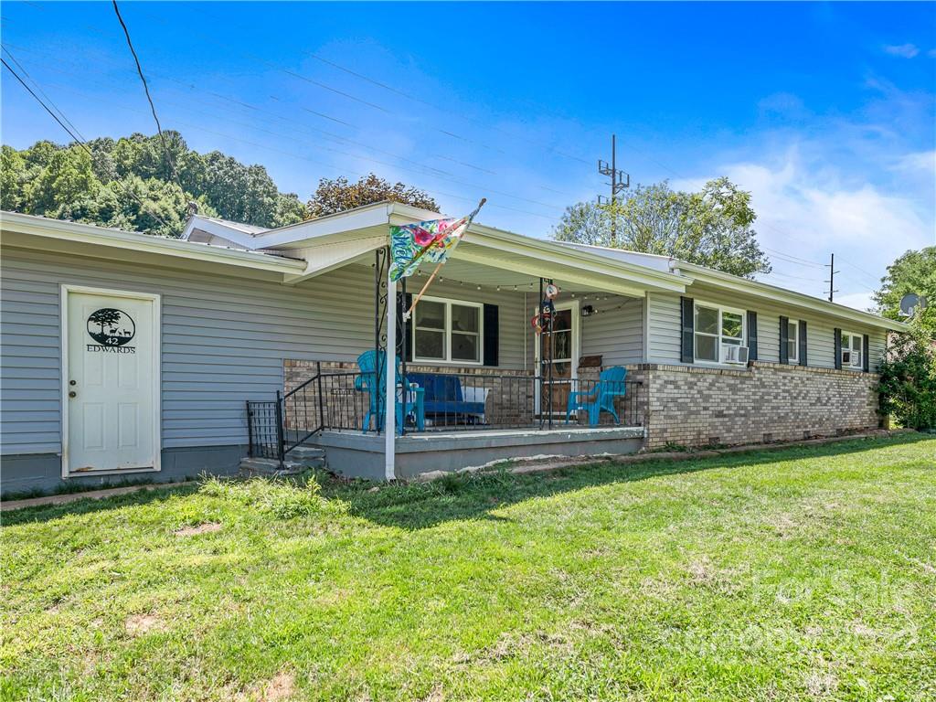42 East Boulevard Burnsville NC 28714