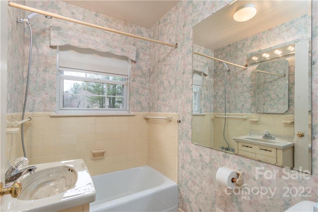 8 Glenview Road Asheville NC 28804