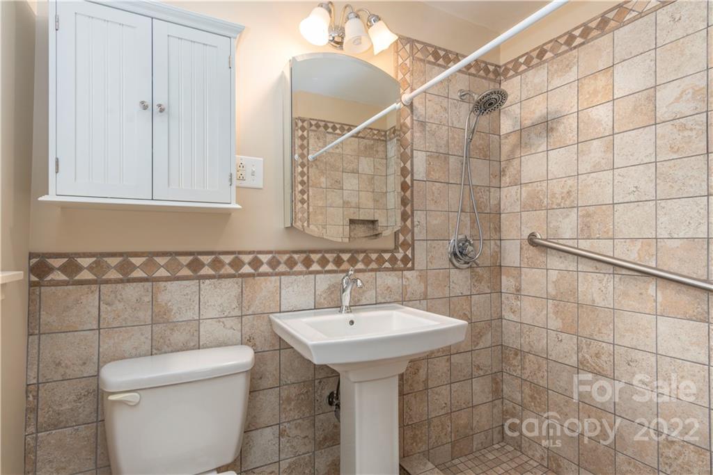 8 Glenview Road Asheville NC 28804