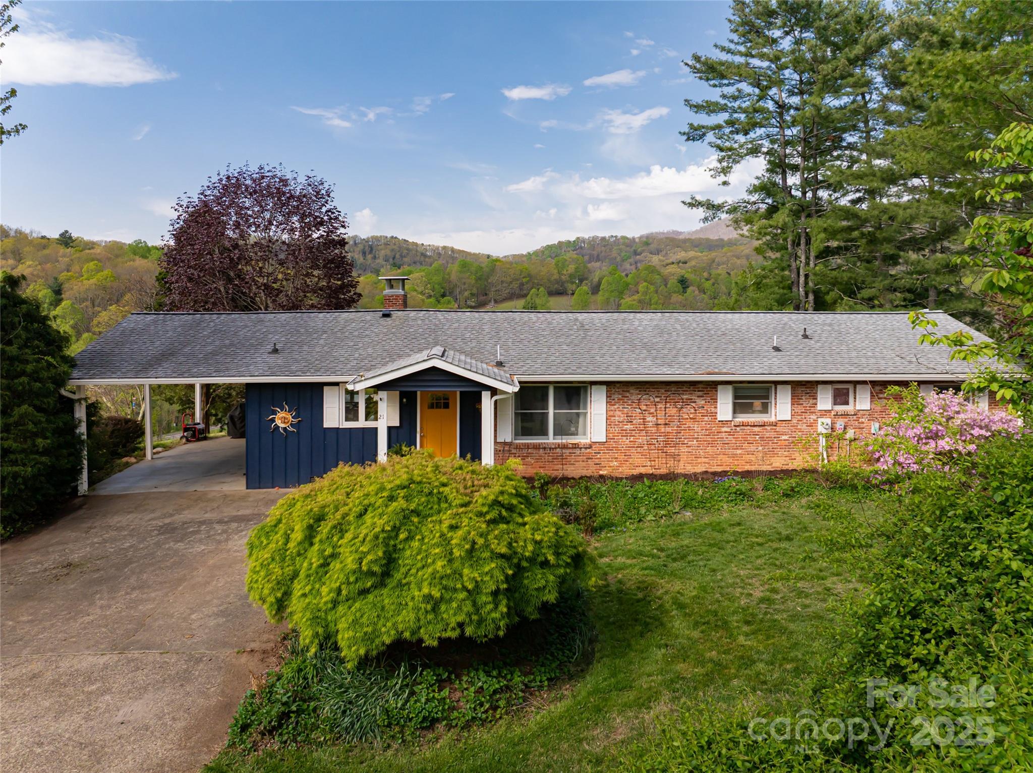 21 Pinnacle Pine Trail Candler NC 28715