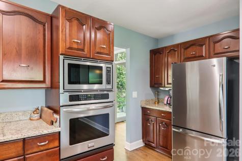 817 Greenwood Drive Hendersonville NC 28791