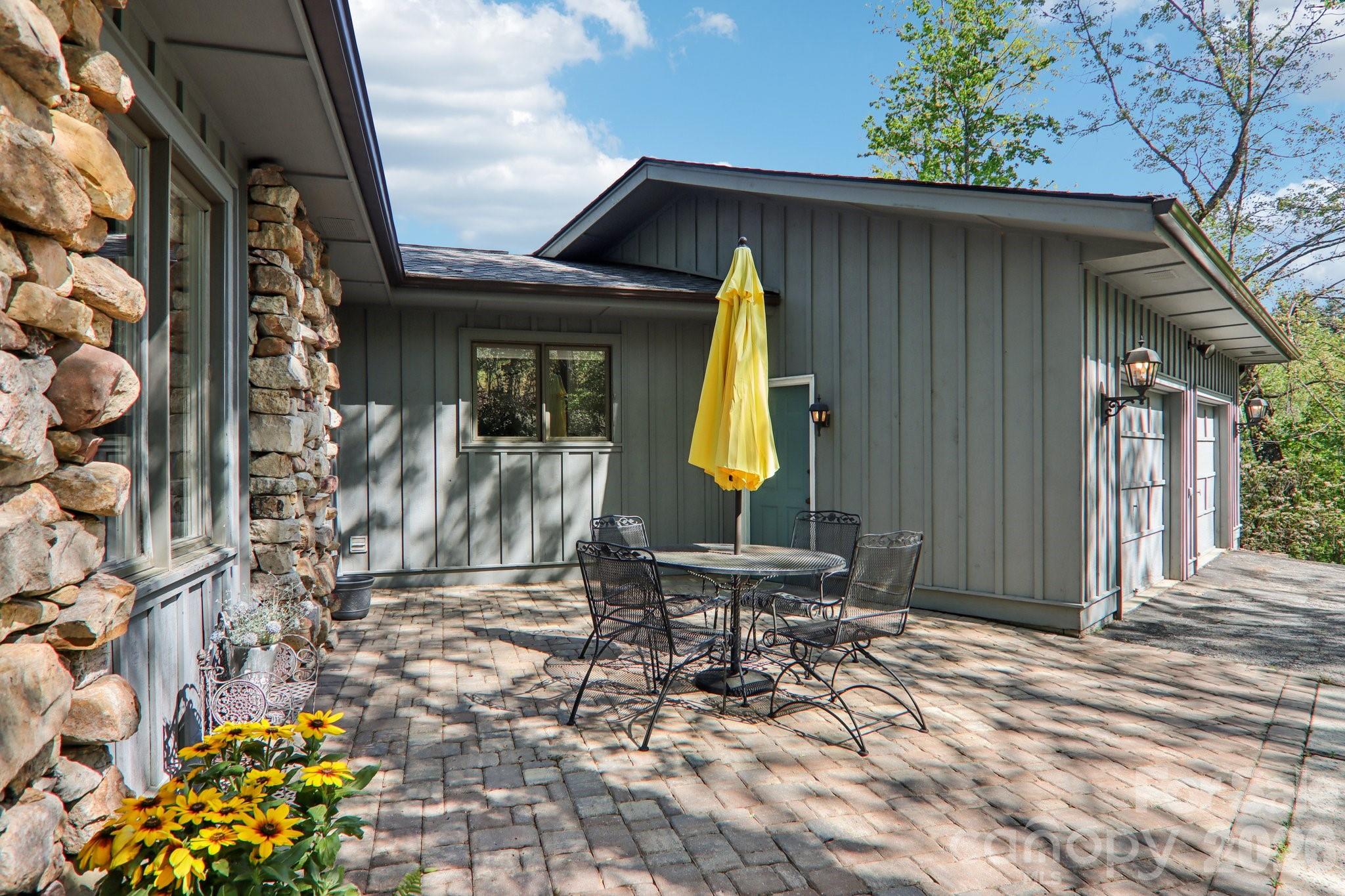 817 Greenwood Drive Hendersonville NC 28791