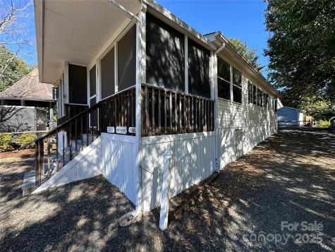 121 S Cardinal Drive New London NC 28127
