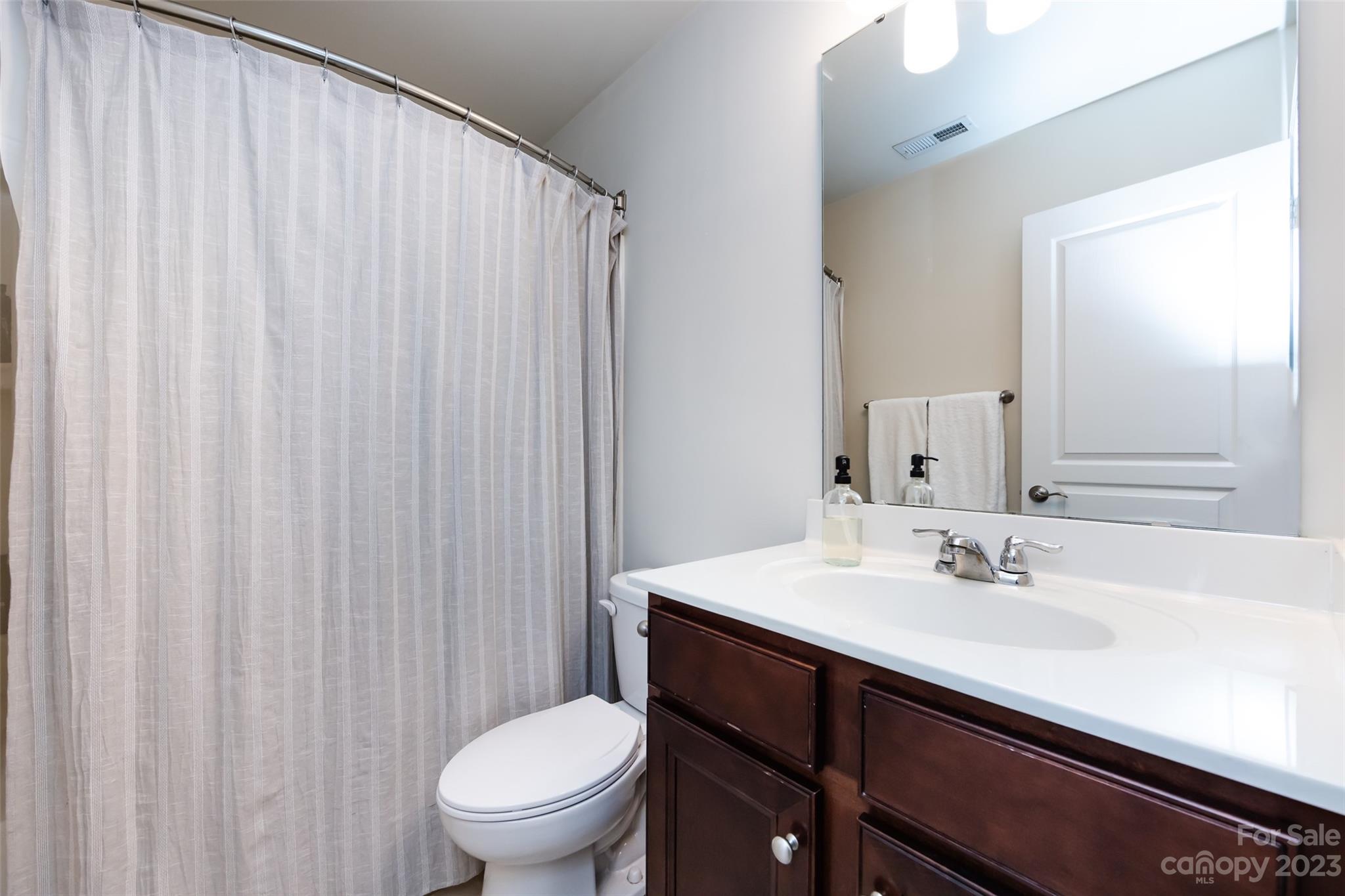 2437 Diplomat Lane Charlotte NC 28210