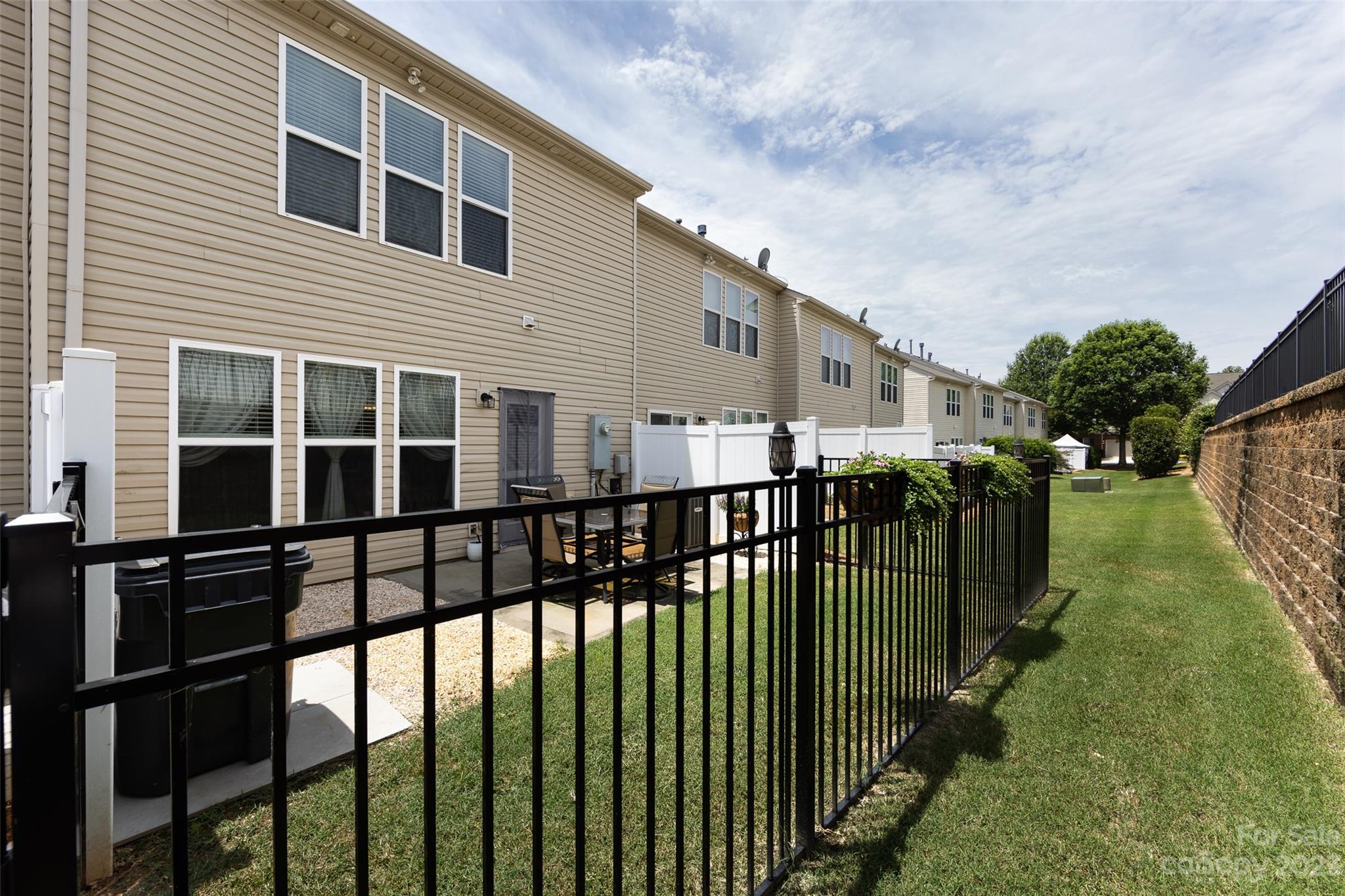 2437 Diplomat Lane Charlotte NC 28210