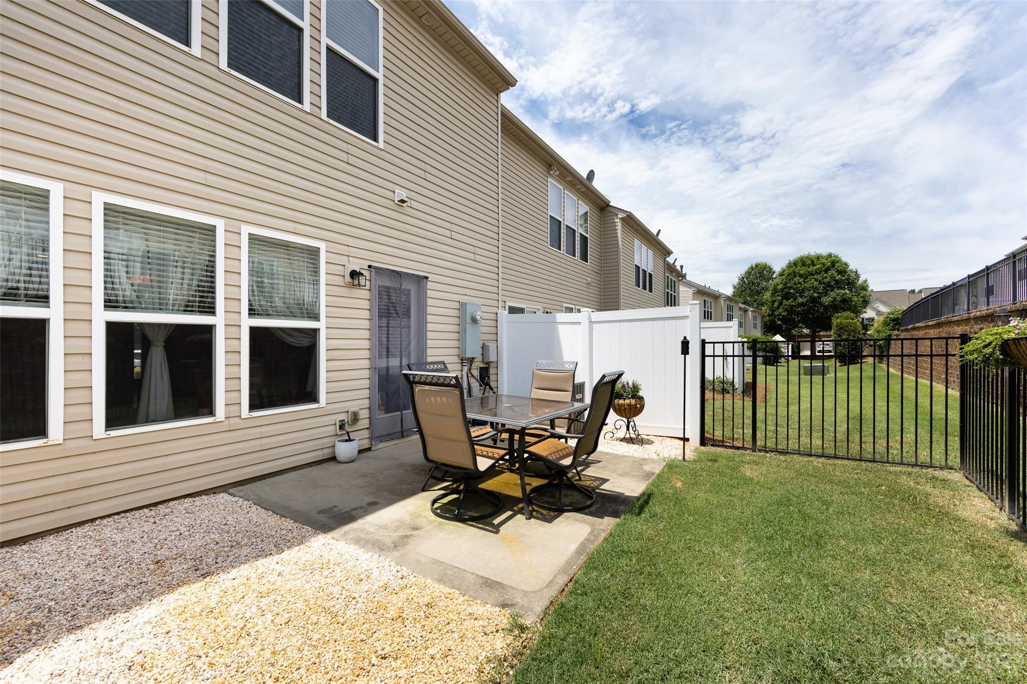 2437 Diplomat Lane Charlotte NC 28210