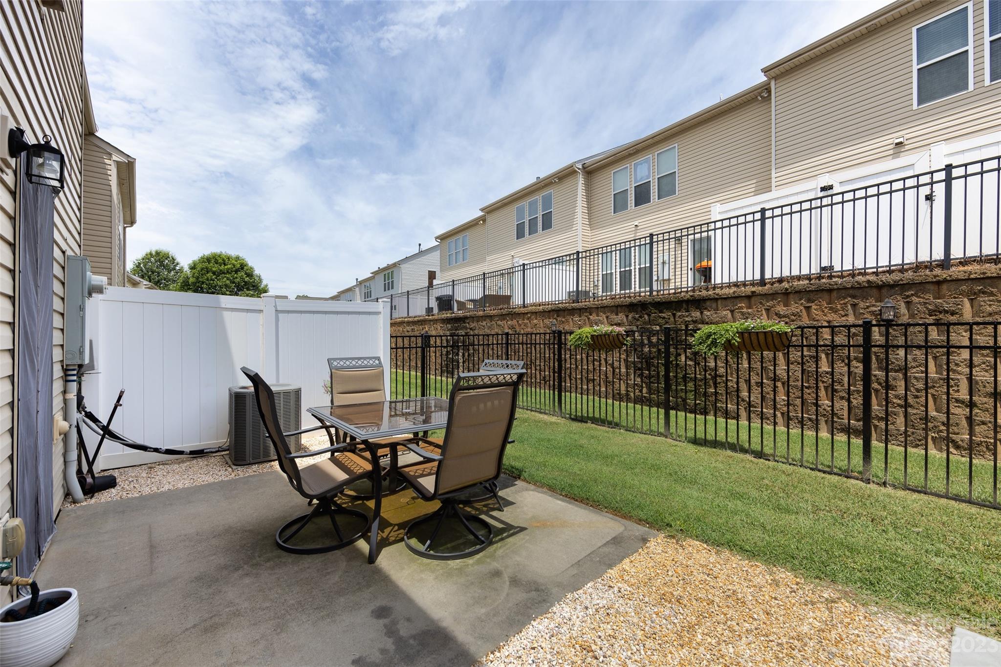 2437 Diplomat Lane Charlotte NC 28210