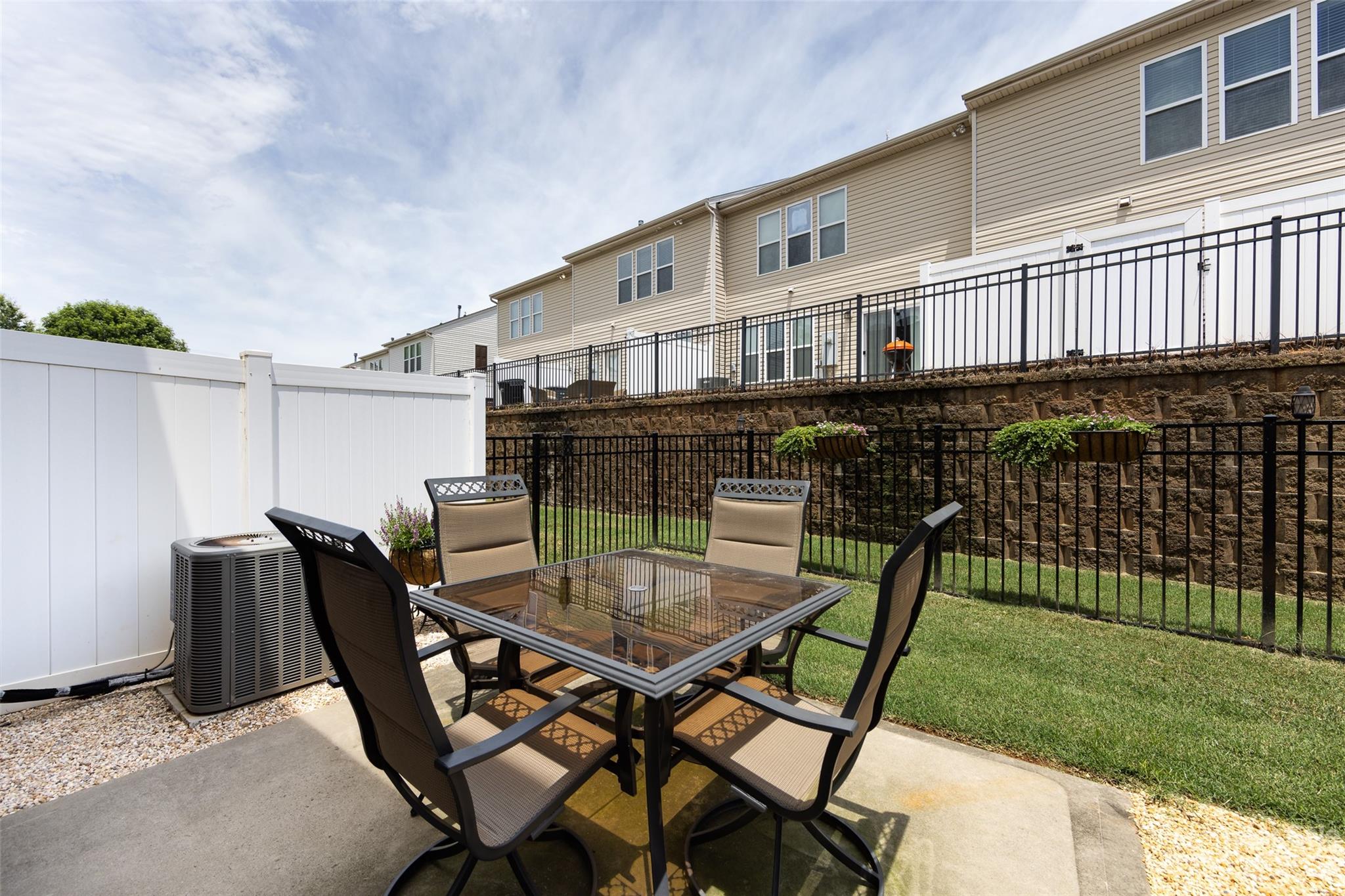2437 Diplomat Lane Charlotte NC 28210