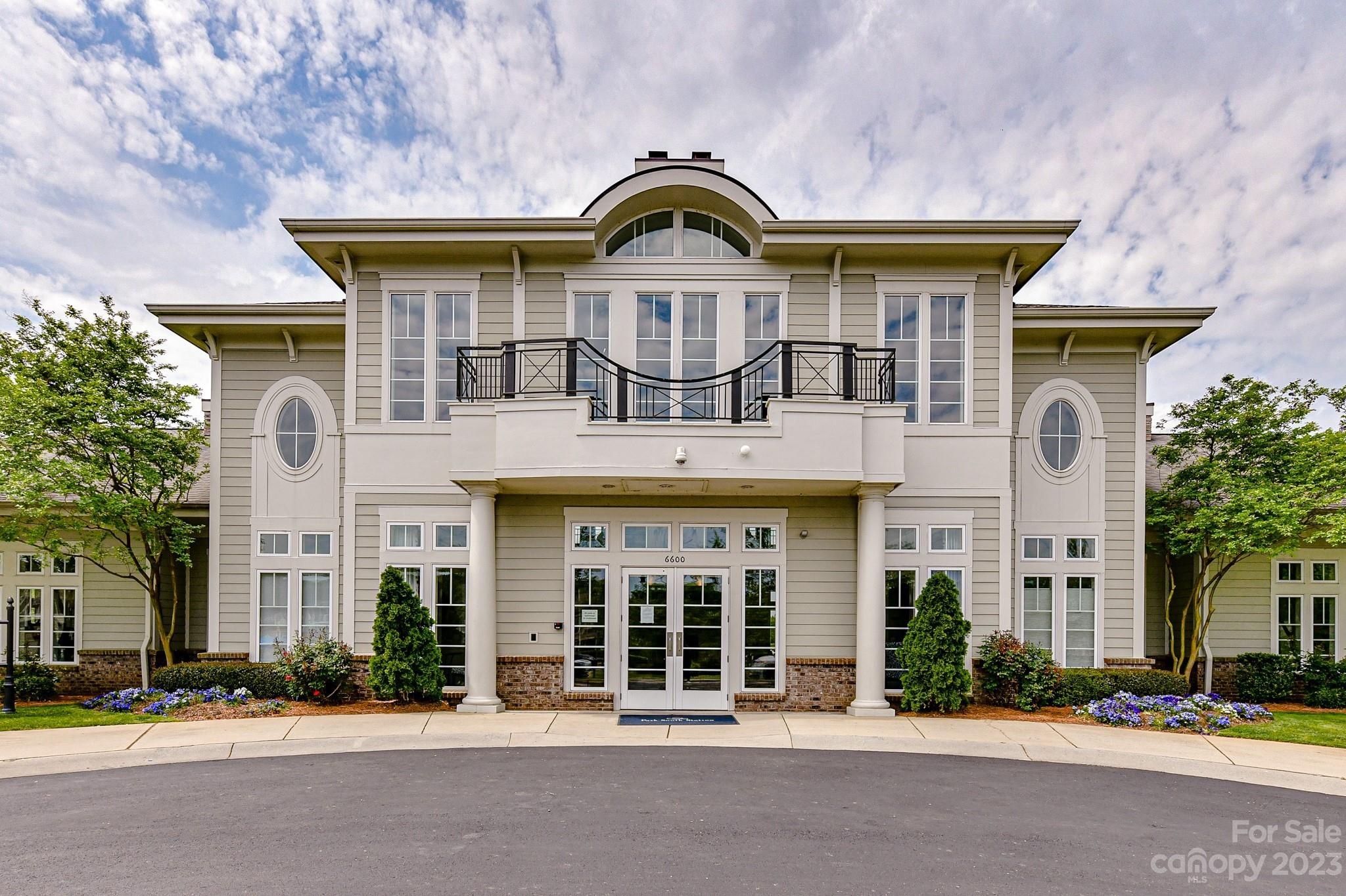 2437 Diplomat Lane Charlotte NC 28210
