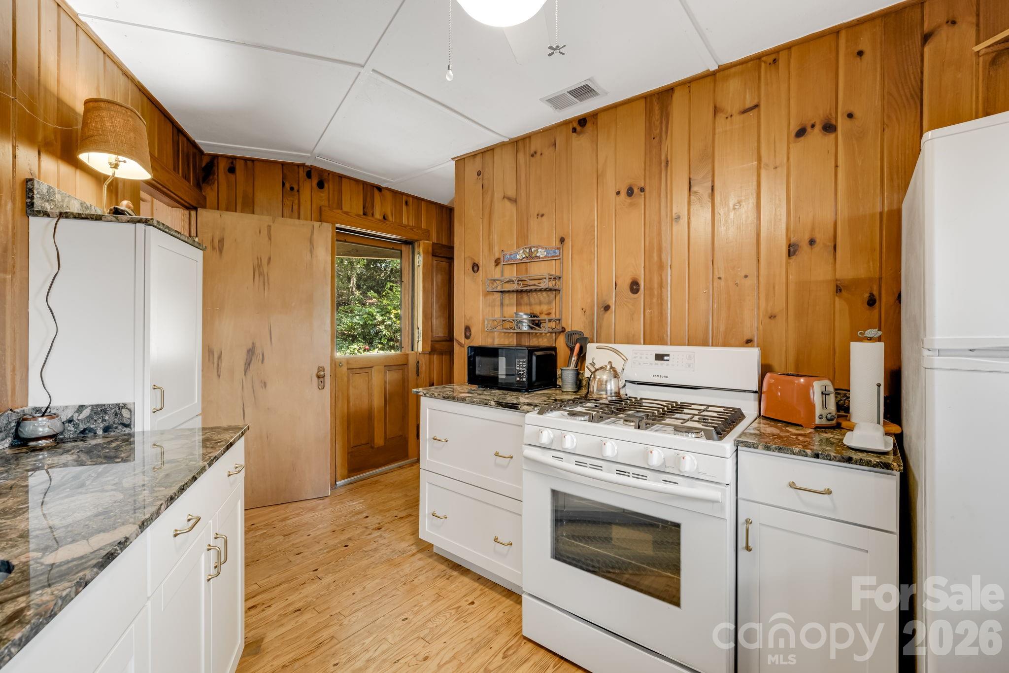 203 Laurel Lane Little Switzerland NC 28749