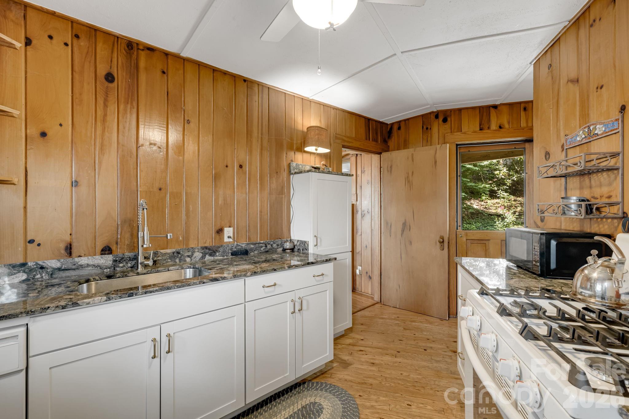 203 Laurel Lane Little Switzerland NC 28749