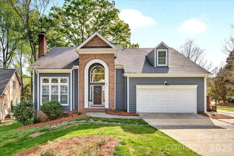 9011 Warbler Court Charlotte NC 28210